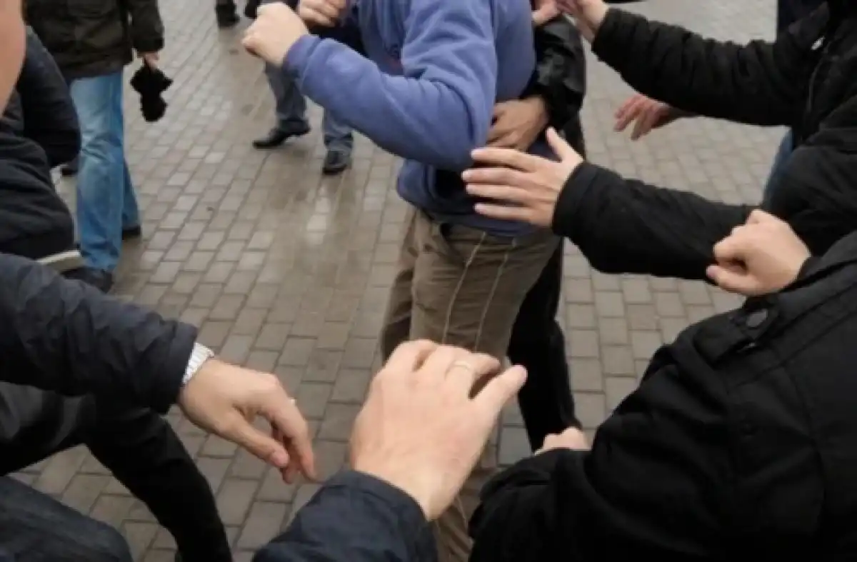 Бір адам мәйіті қала сыртынан табылды: Шымкентте жол апатынан кейін жаппай төбелес болған