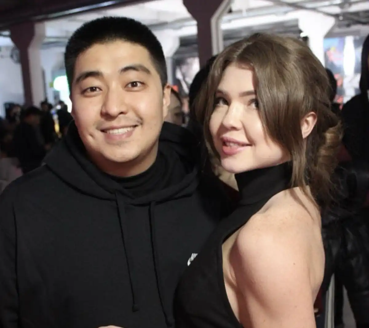 «Баланы соңғы рет құшақта»: актриса күйеуінен қоқан-лоққы көріп келген