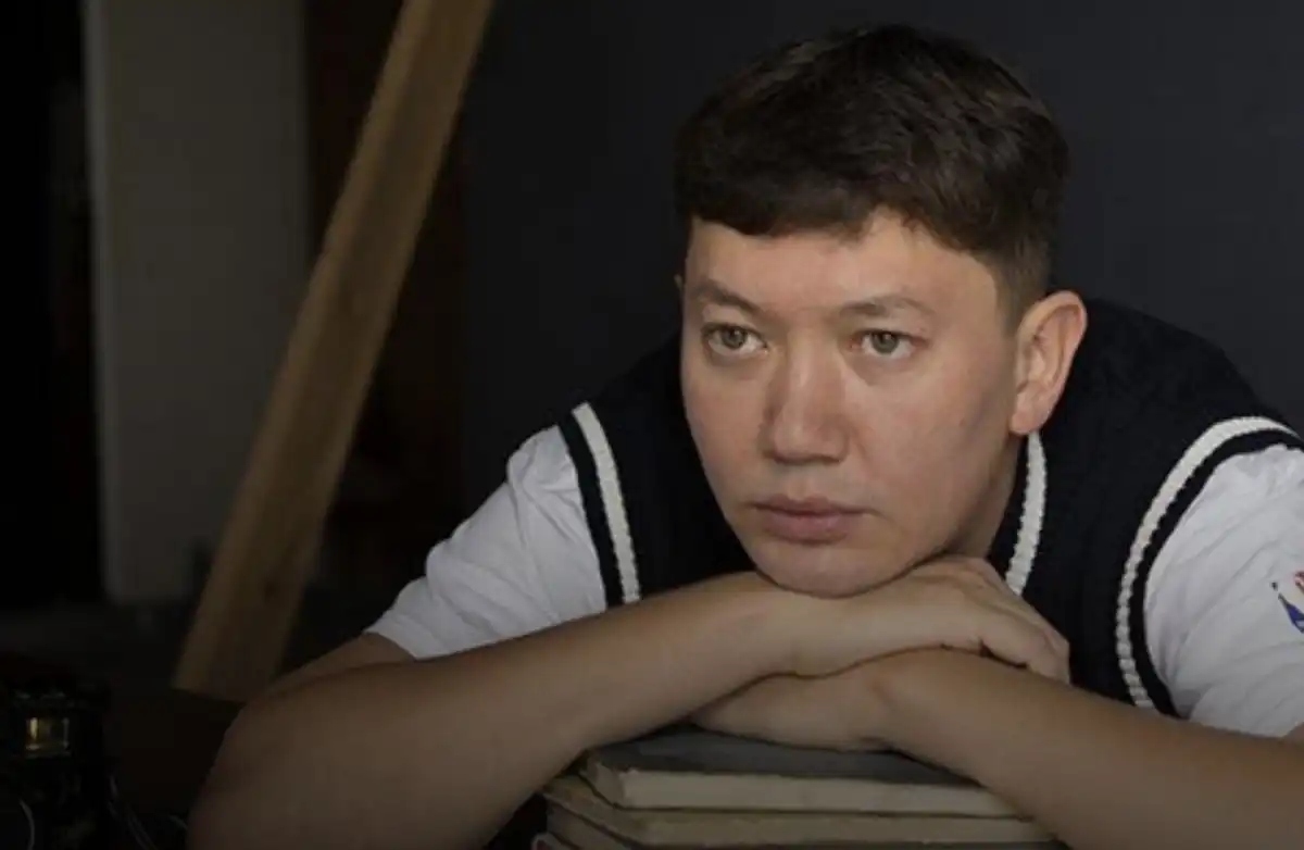 Асхат Ниязов заңсыз тұрғын үй кешенін жарнамалағаны үшін айыппұл алды