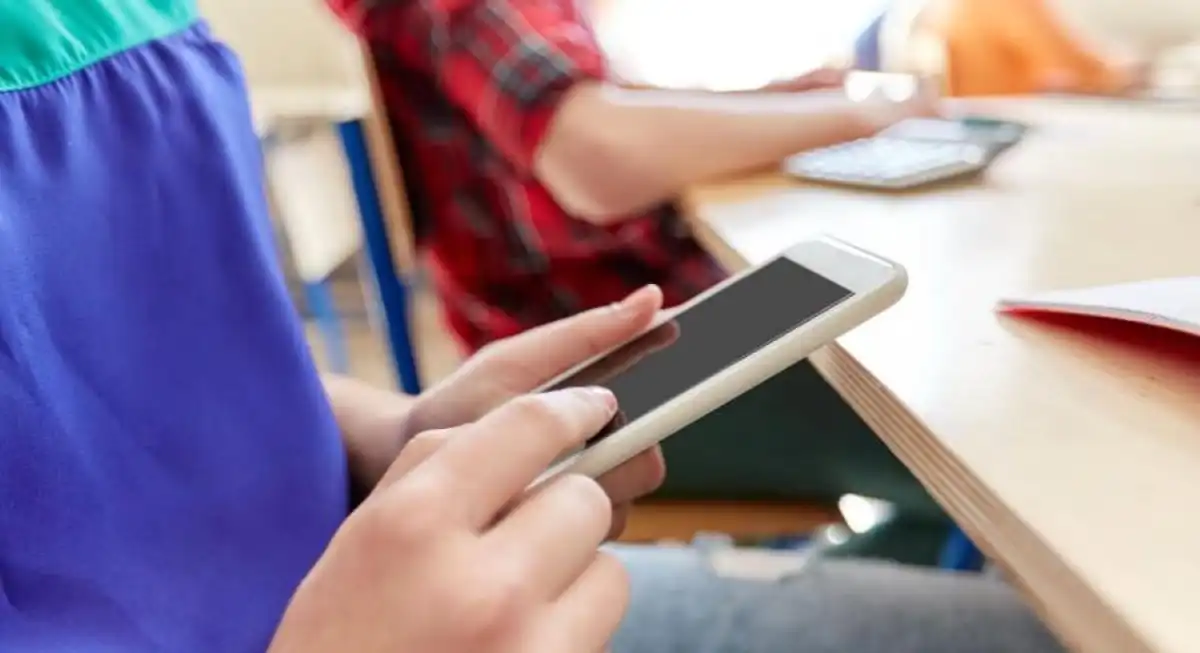 Қазақстан мектептерінде смартфон қолдануға неге тыйым салынбақ?