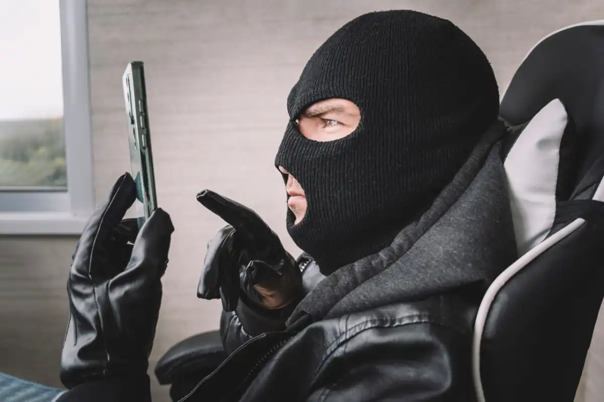 Оралда ауыл әкімін бопсалаған алаяқ сотталды