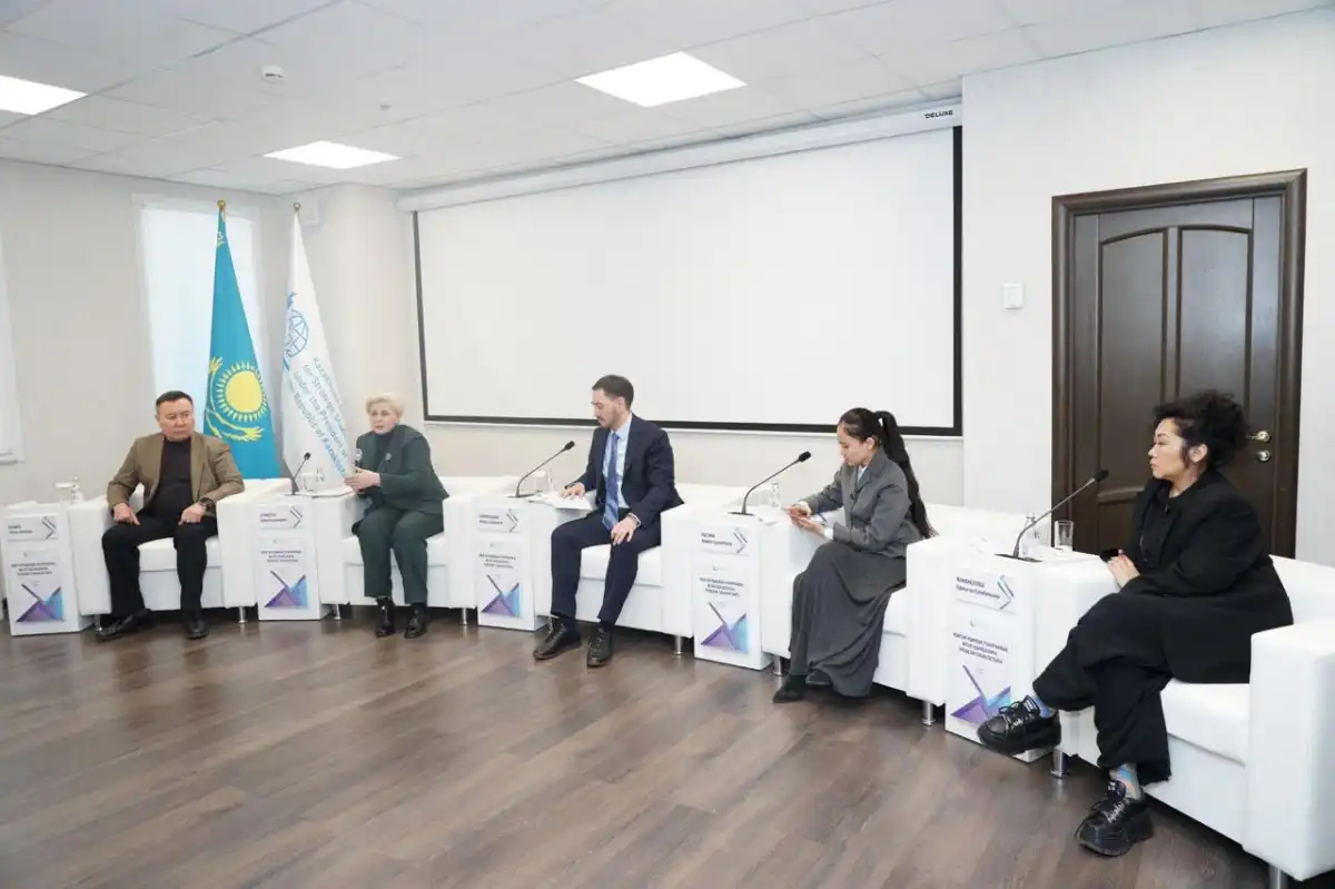 Жас сарапшылар мен Конституциялық комиссия мүшелері: ашық диалог алаңы ҚСЗИ-де өтті