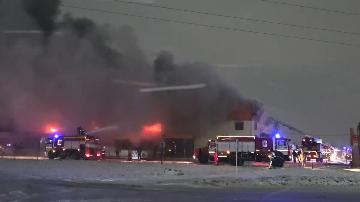 Семейде «BalaPark» өртенді: шатыр құлап, аспанды қара түтін басты