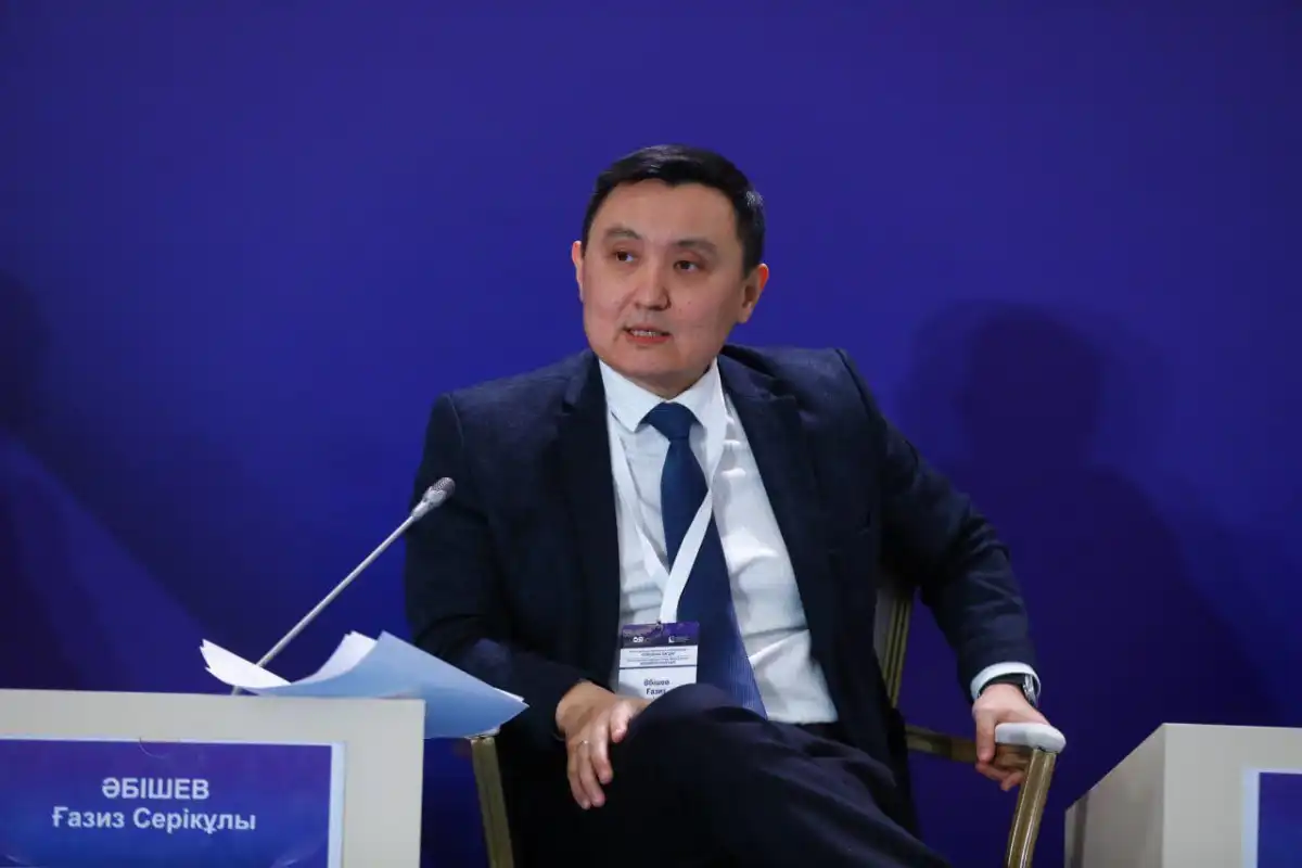 “Елді басқаруды үйренуі керек”: сарапшы жастарды референдумға қатысуға шақырды