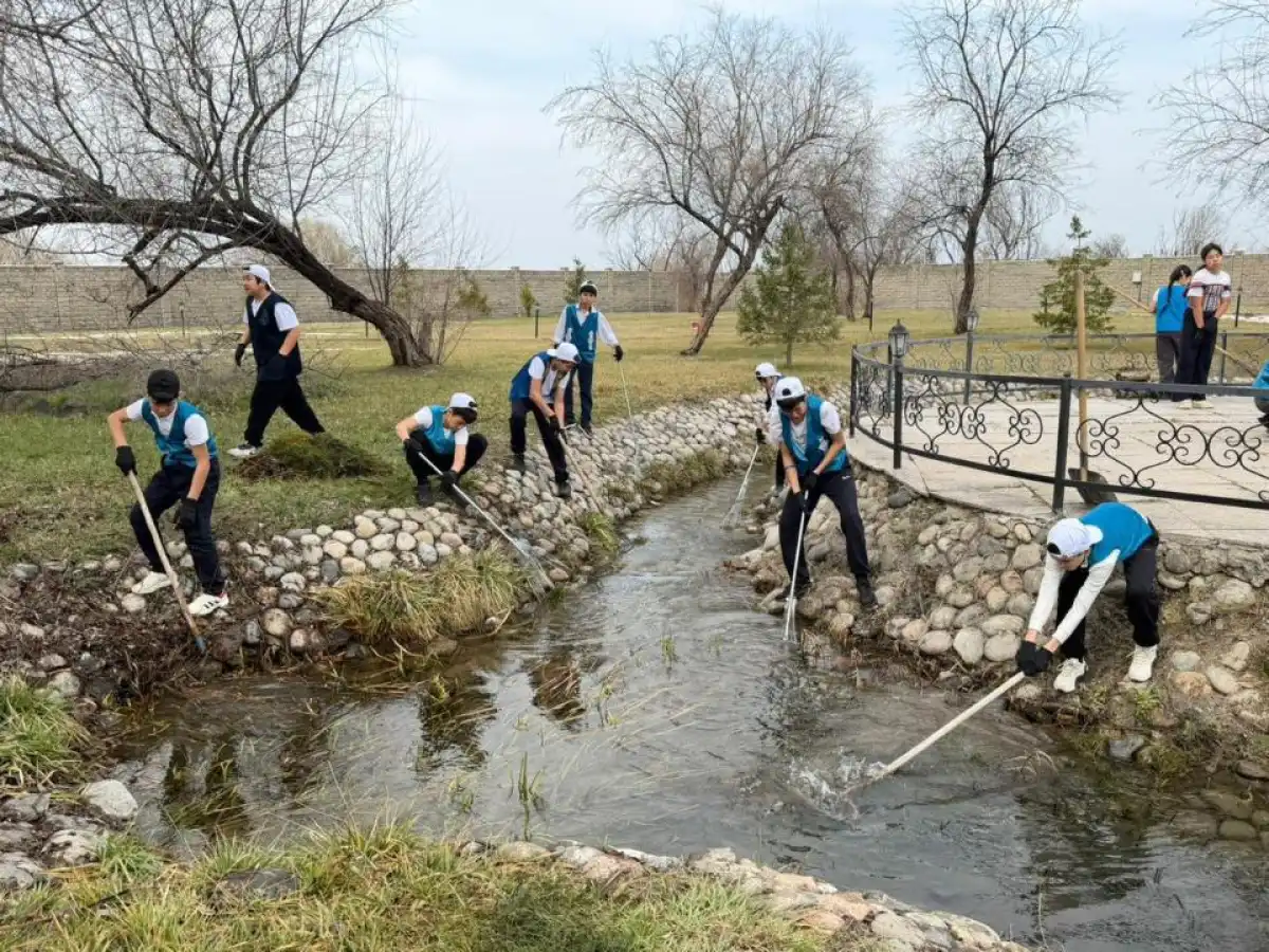 «Мөлдір бұлақ» экологиялық акциясы: жастар табиғатты қорғауға жұмылуда