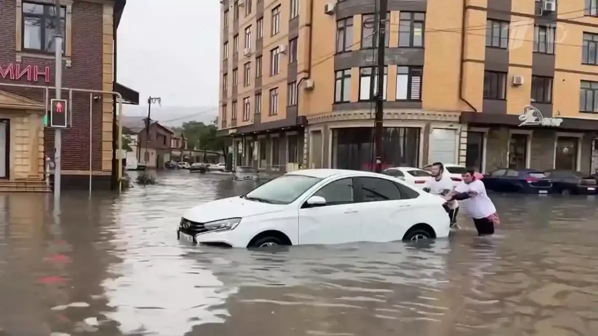 Дағыстанда жойқын су тасқыны: Үйлерді су басты