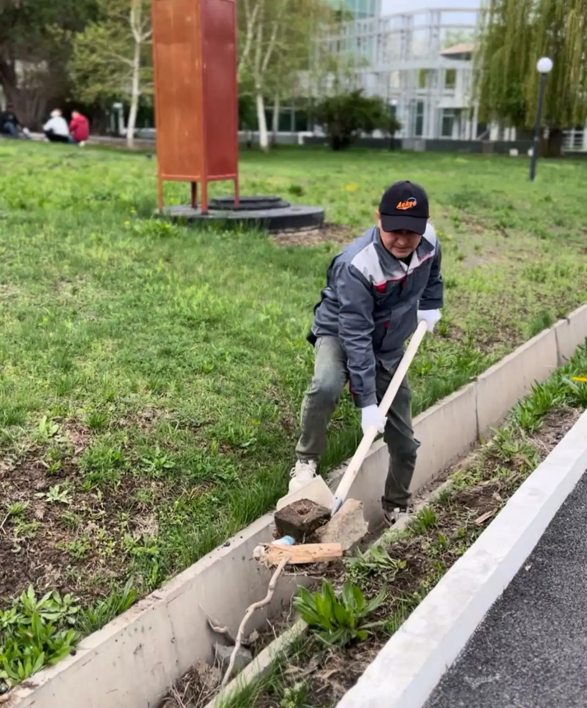 Алматыда «Алатау» АЭА АТТ қатысушылары сенбілікке шықты