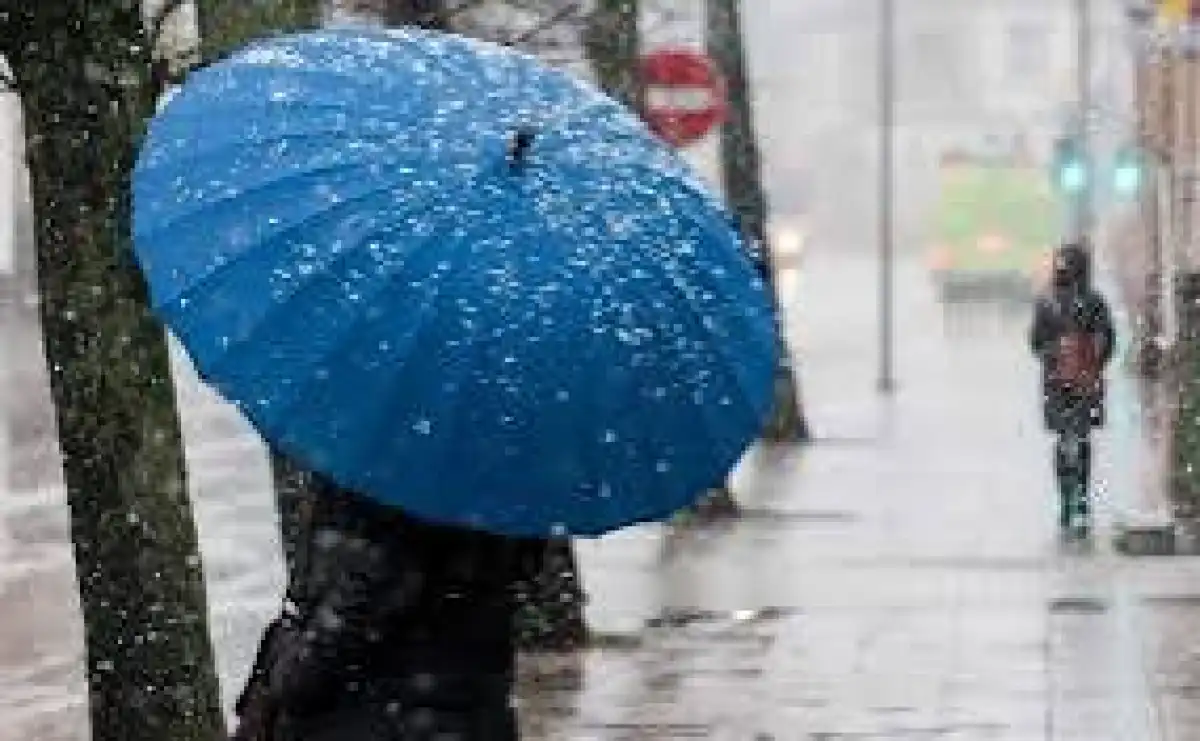 Сәуірдің тосын мінезі: Астанада қар жауып, Алматыда нөсер күшейеді