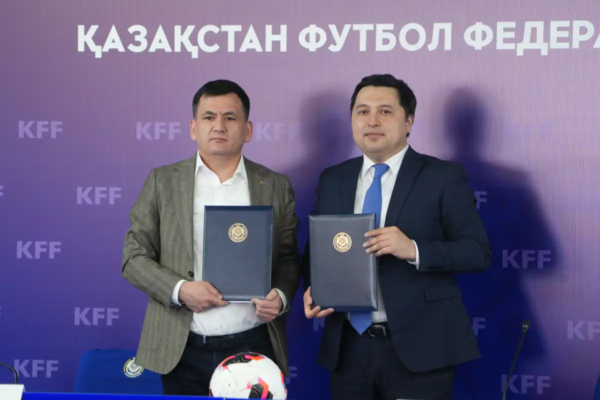 Футбол мен кітап: футболшылар енді тек ойнамайды, оқиды