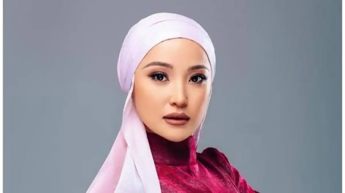 Продюсер Баян Алагөзова әлеуметтік желіде әнші Мөлдір Әуелбекова жайлы күтпеген мәлімдеме жасап, жұрттың назарын өзіне аударды.