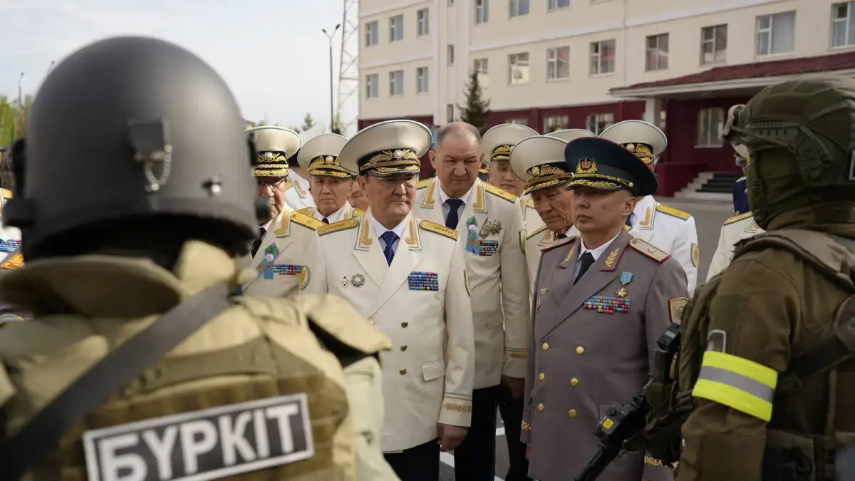 Бас Прокурор Ұлттық ұлан сарбаздарымен кездесті