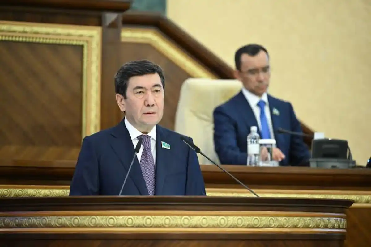 Ерлан Қошанов Халық Кеңесінің төрағасы болып сайланды