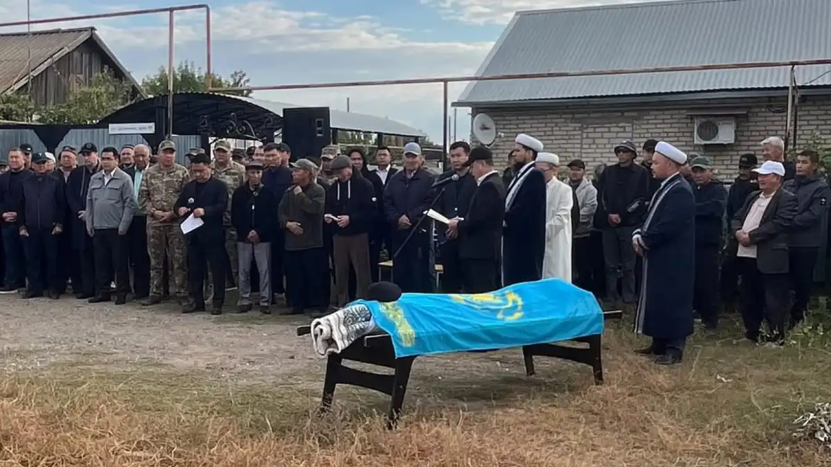Каспийде қаза тапқан әскери қызметшілер ЗКО-да жерленді