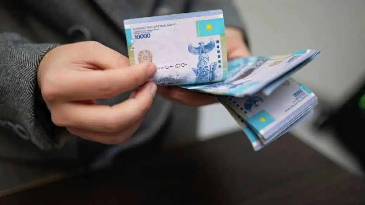 Бес жыл бойы студенттерден ақша жинаған комендант сотталды