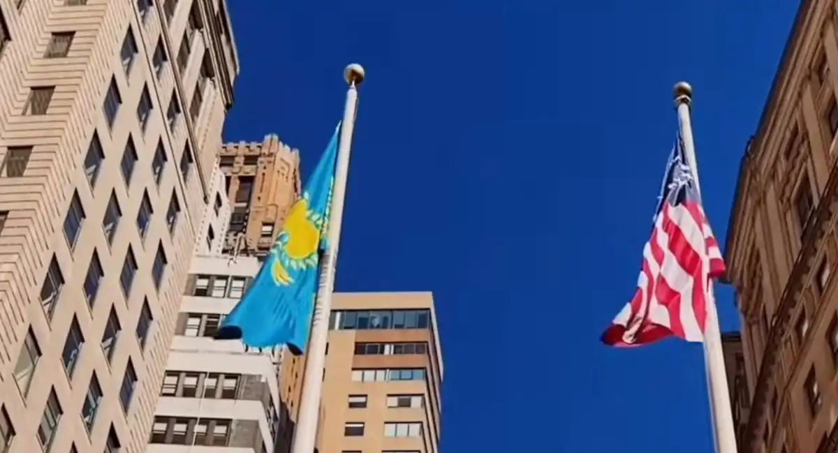 Қазақстанның туы Нью-Йорктің орталығында көтерілді