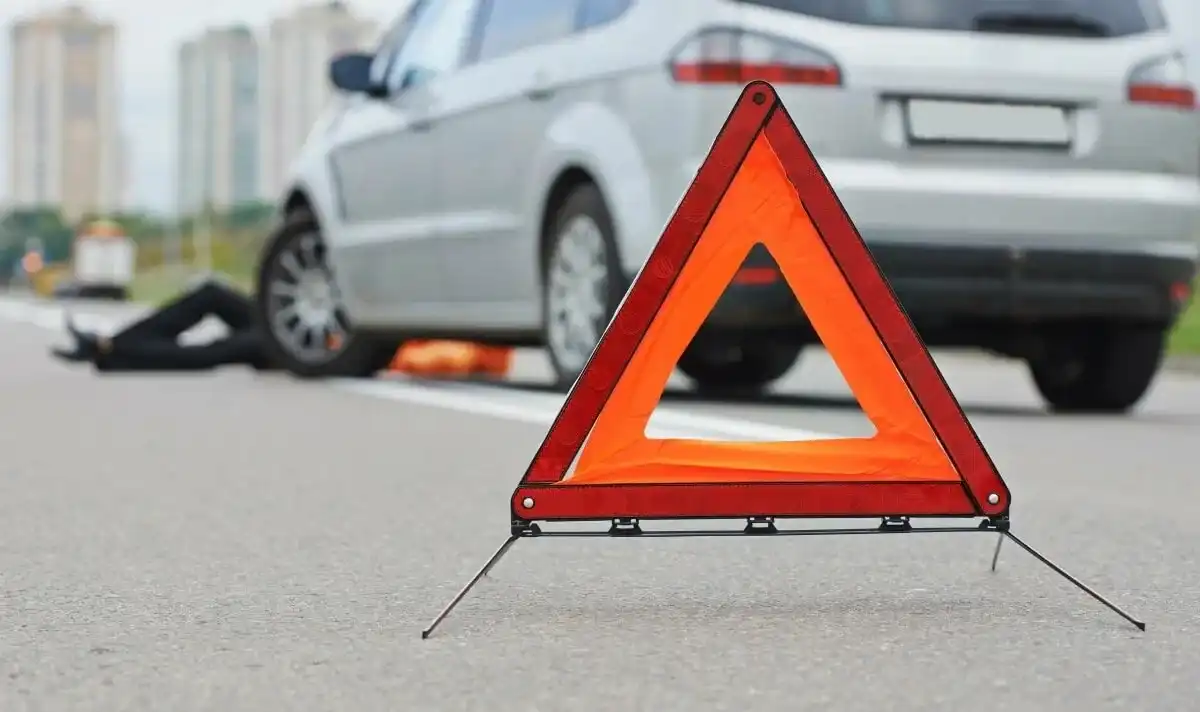 ⁠Жігіті сүймек болған: Петропавлда қыз көліктен секіріп кетті